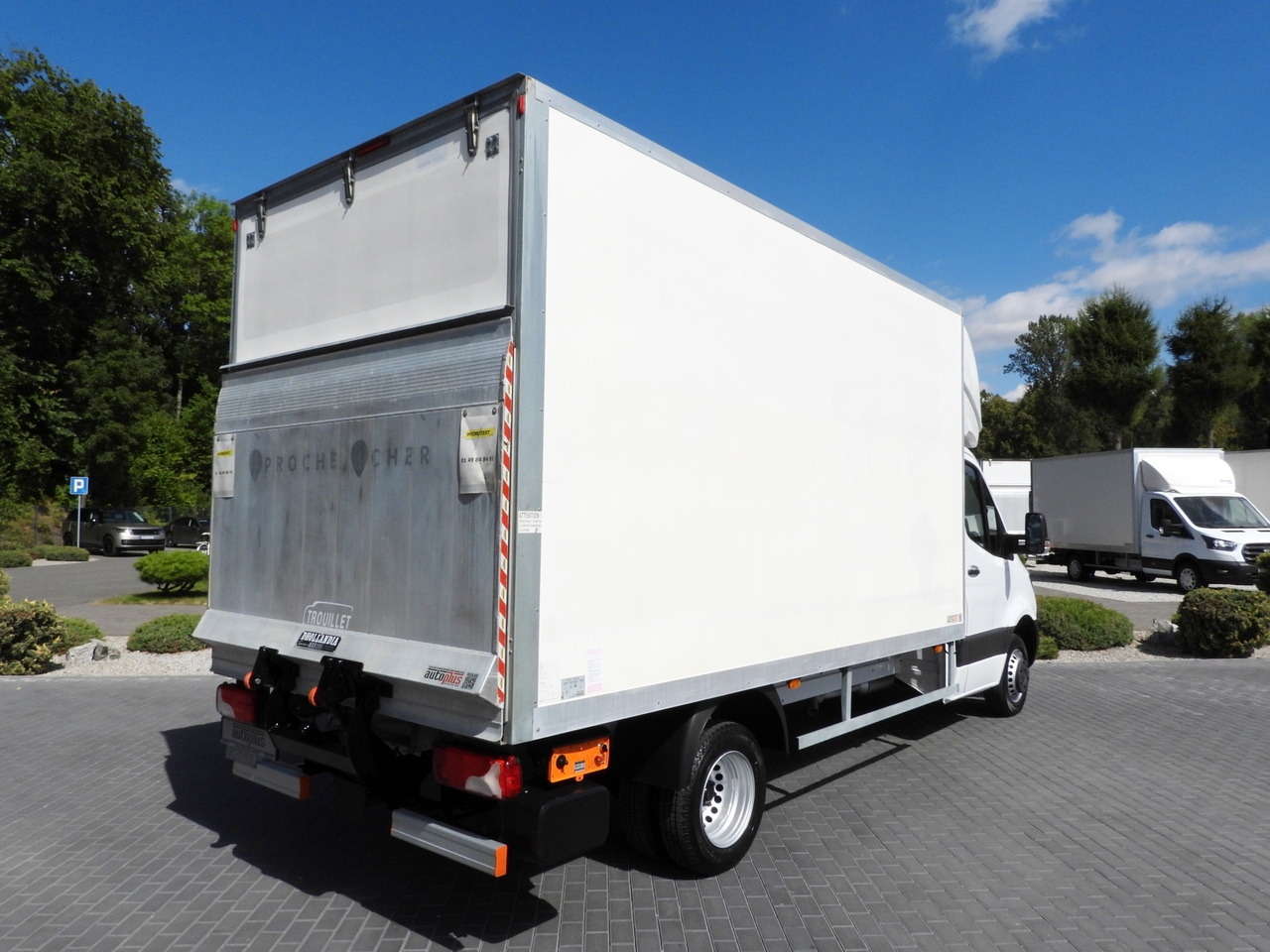 MERCEDES SPRINTER 514 BOX LIFT 8 PALLETS CRUISE CONTROL TWIN WHEELS AIR CONDITIONING 140HP - Autoutilitară box: Foto 3 MERCEDES SPRINTER 514 BOX LIFT 8 PALLETS CRUISE CONTROL TWIN WHEELS AIR CONDITIONING 140HP - Autoutilitară box: Foto 3