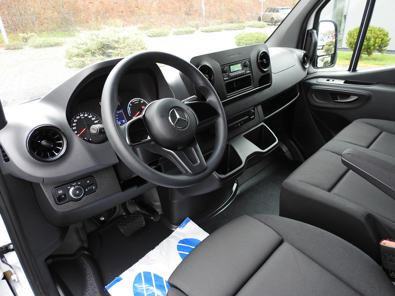 MERCEDES eSprinter NEW ELECTRIC VAN AUTOMATIC TRANSMISSION GUARANTEE 95HP - Dubă, Autoutilitară electrică: Foto 2 MERCEDES eSprinter NEW ELECTRIC VAN AUTOMATIC TRANSMISSION GUARANTEE 95HP - Dubă, Autoutilitară electrică: Foto 2