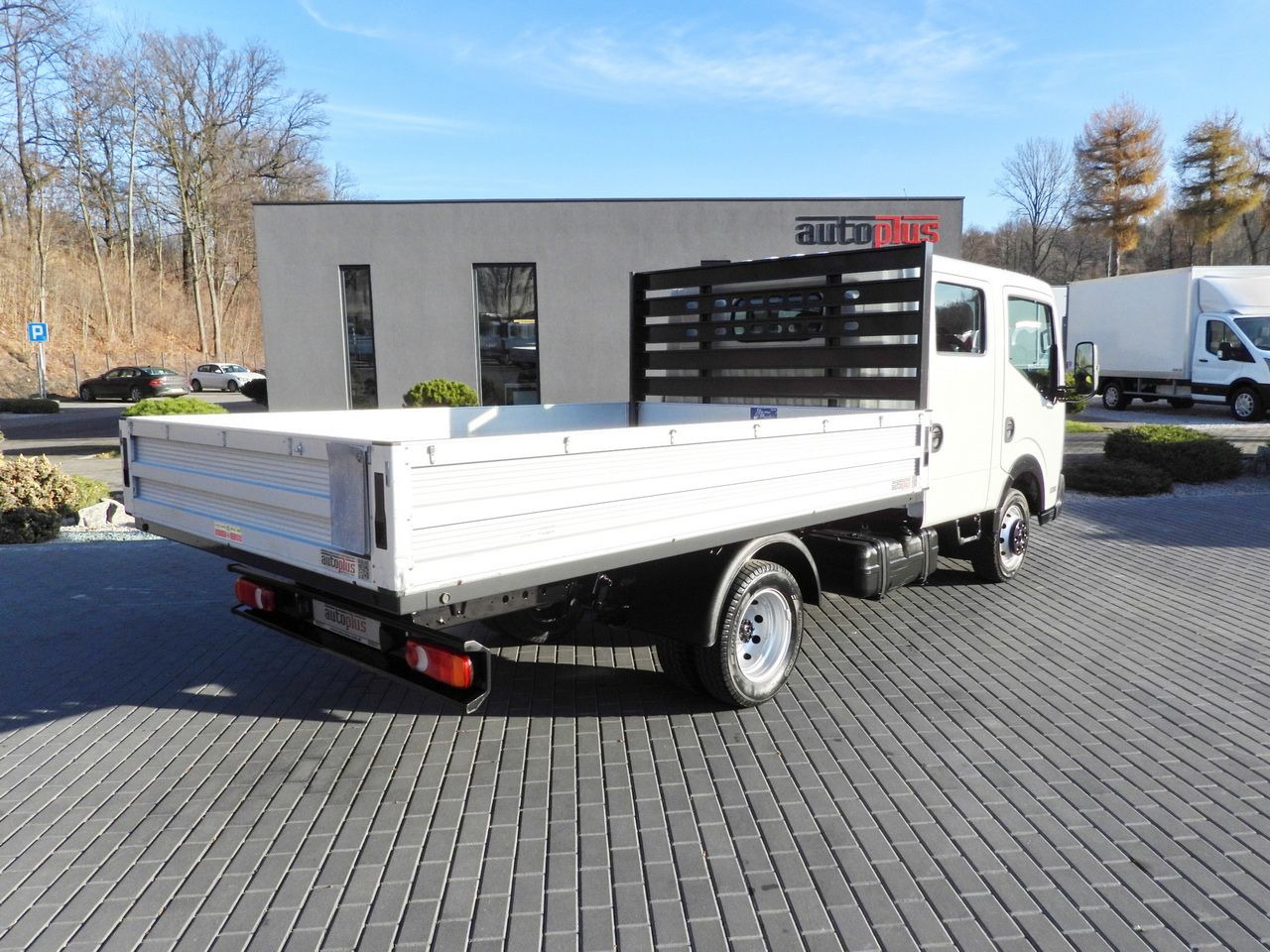 NISSAN CABSTAR NT400 STAKE BODY DOUBLE CABIN DOKA 6 SEATS TWIN WHEELS AIR CONDITIONING 130HP - Autoutilitară cabină dublă: Foto 3 NISSAN CABSTAR NT400 STAKE BODY DOUBLE CABIN DOKA 6 SEATS TWIN WHEELS AIR CONDITIONING 130HP - Autoutilitară cabină dublă: Foto 3