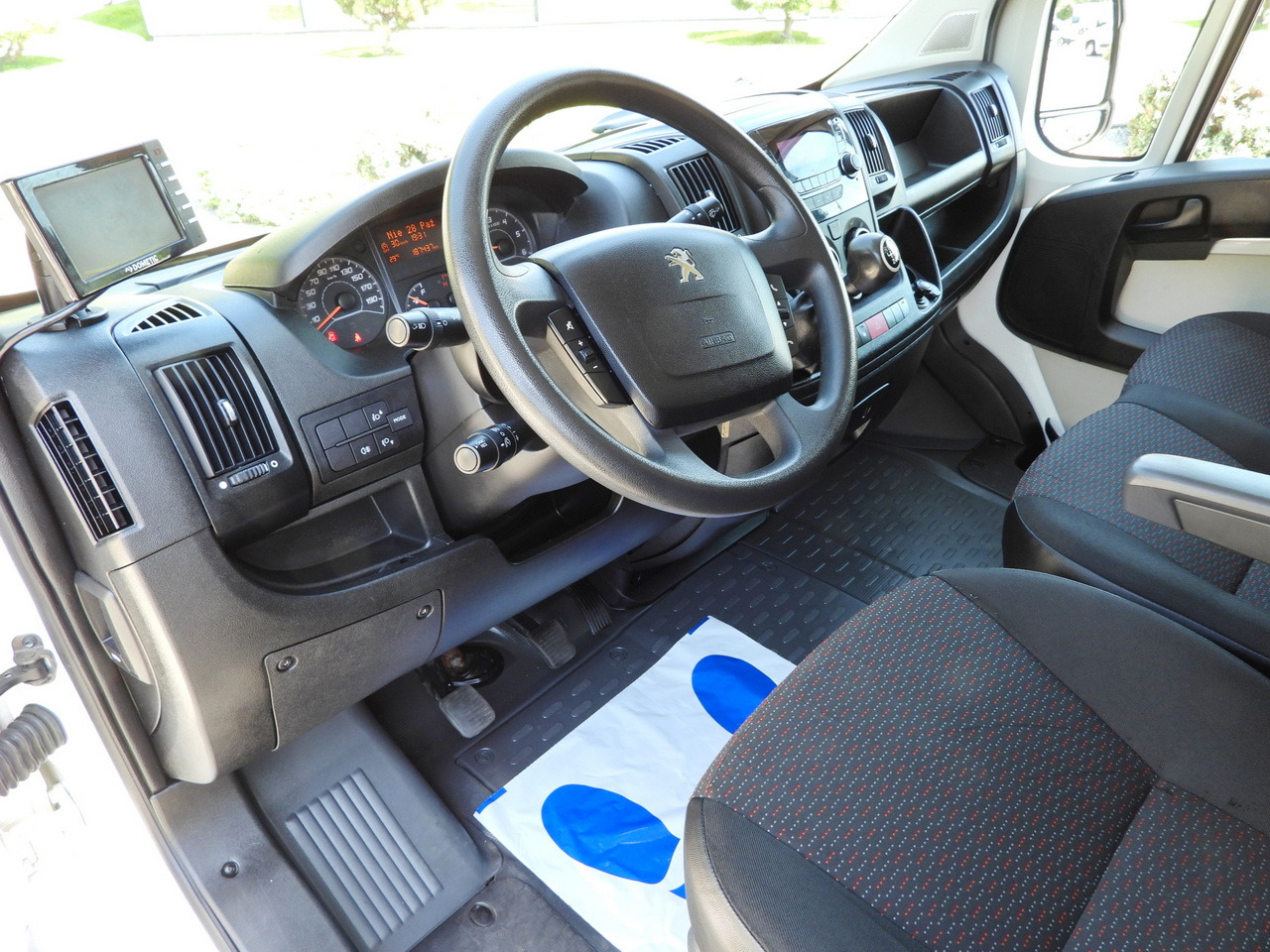 PEUGEOT BOXER BOX LIFT 8 PALLETS CRUISE CONTROL AIR CONDITIONING 130HP - Autoutilitară box: Foto 2 PEUGEOT BOXER BOX LIFT 8 PALLETS CRUISE CONTROL AIR CONDITIONING 130HP - Autoutilitară box: Foto 2