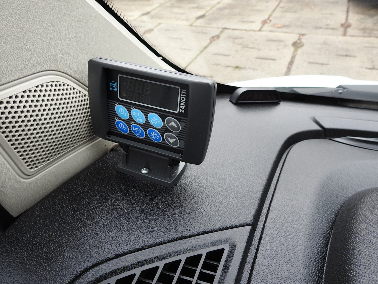 Autoutilitară frigorifica PEUGEOT BOXER REFRIGERATOR VAN -5*C TWO COMPARTMENTS CRUISE CONTROL AIR CONDITIONING  120HP: Foto 32