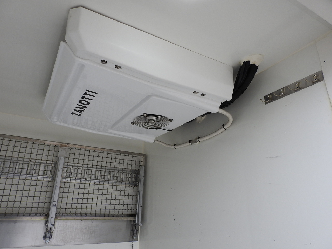 Autoutilitară frigorifica PEUGEOT BOXER REFRIGERATOR VAN -5*C TWO COMPARTMENTS CRUISE CONTROL AIR CONDITIONING  120HP: Foto 22