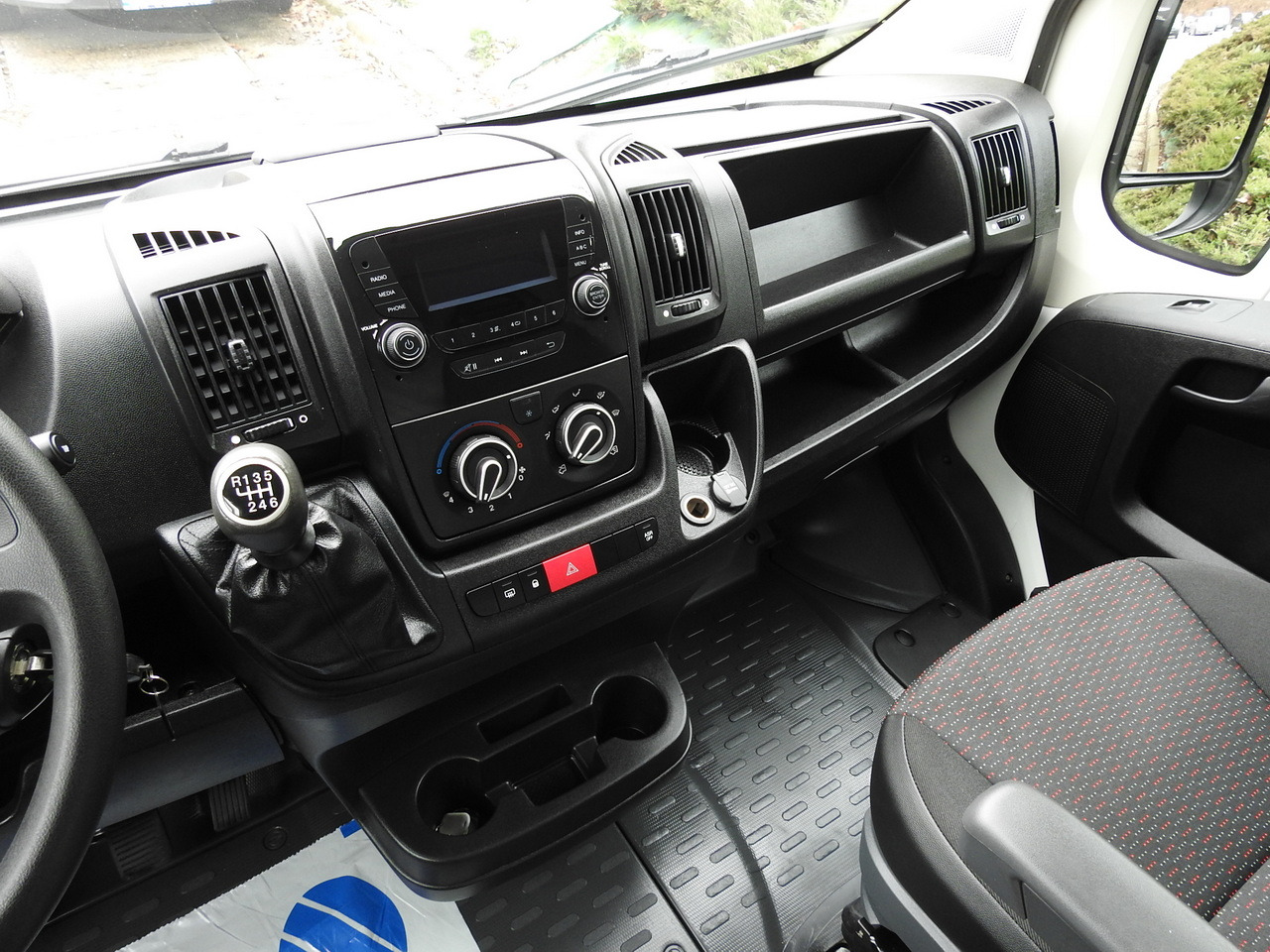 Autoutilitară frigorifica PEUGEOT BOXER REFRIGERATOR VAN -5*C TWO COMPARTMENTS CRUISE CONTROL AIR CONDITIONING  120HP: Foto 36