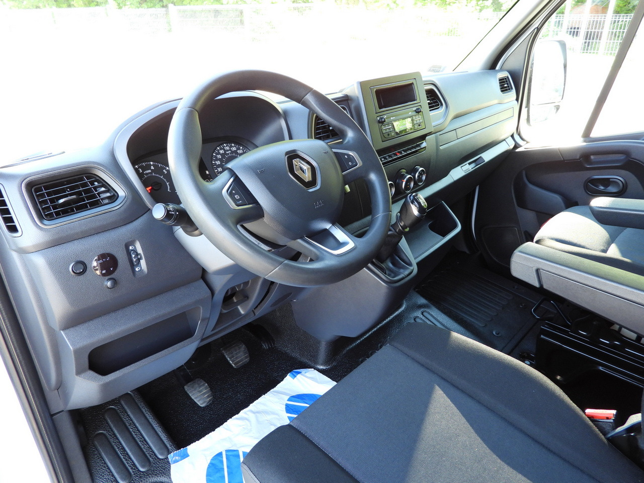 RENAULT MASTER TARPAULIN 10 PALLETS WEBASTO CRUISE CONTROL LED LIGHTS PNEUMATICS AIR CONDITIONING 165HP - Autoutilitară cu prelată: Foto 2 RENAULT MASTER TARPAULIN 10 PALLETS WEBASTO CRUISE CONTROL LED LIGHTS PNEUMATICS AIR CONDITIONING 165HP - Autoutilitară cu prelată: Foto 2