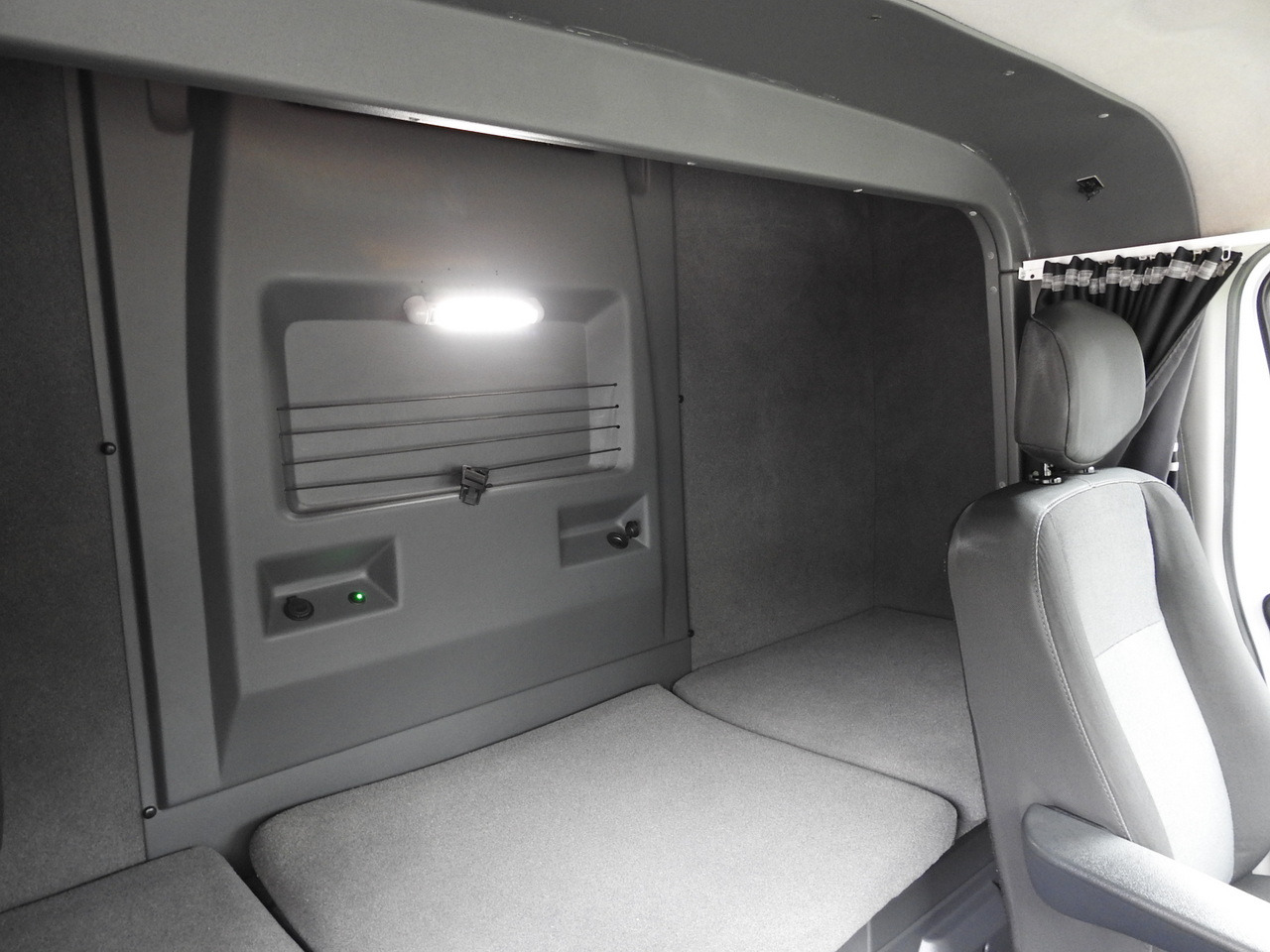 Autoutilitară cu prelată RENAULT MASTER TARPAULIN 10 PALLETS WEBASTO CRUISE CONTROL NAVIGATION AIR CONDITIONING LED LIGHTS PNEUMATICS 165HP: Foto 43 Autoutilitară cu prelată RENAULT MASTER TARPAULIN 10 PALLETS WEBASTO CRUISE CONTROL NAVIGATION AIR CONDITIONING LED LIGHTS PNEUMATICS 165HP: Foto 43