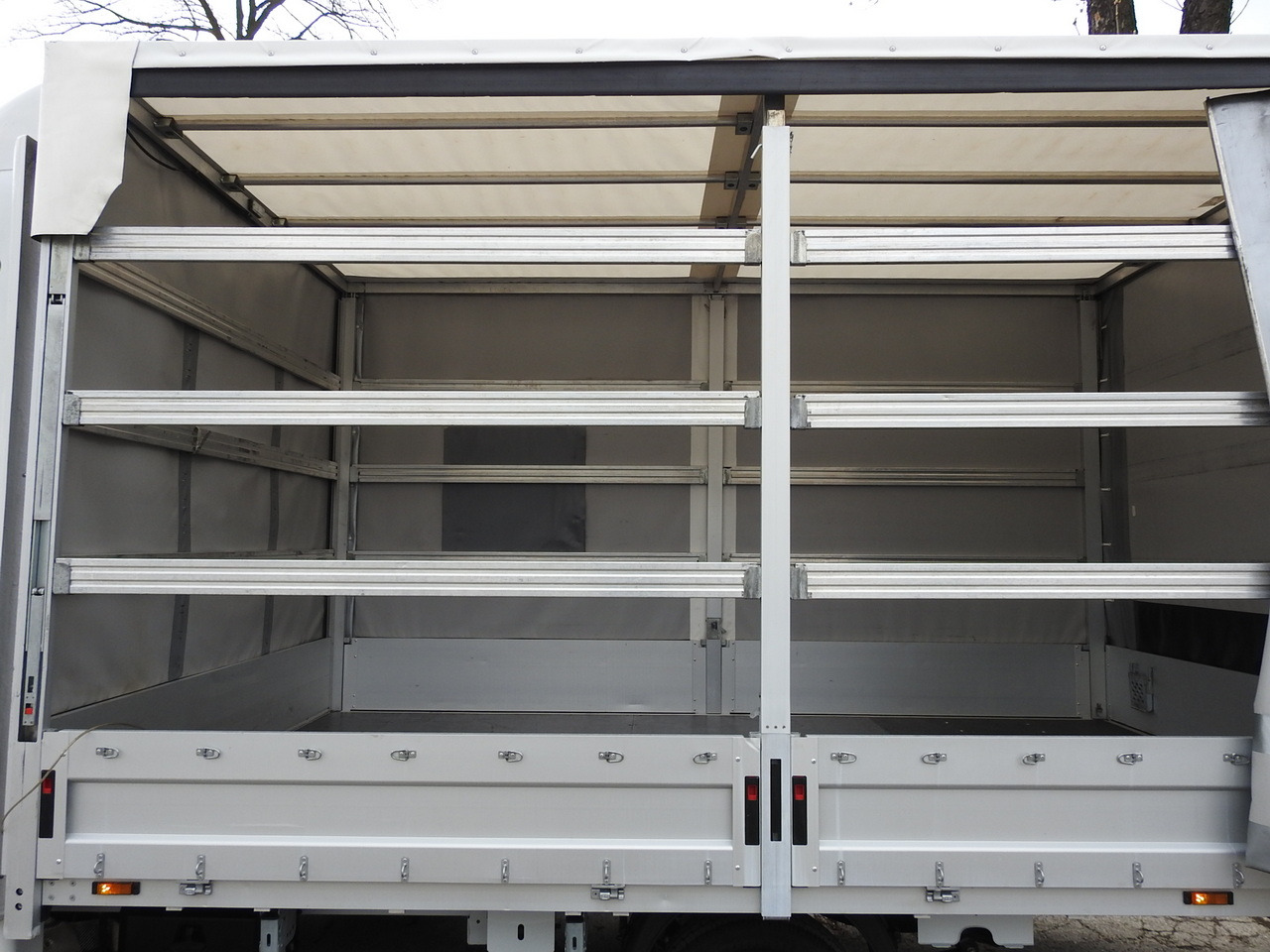 Autoutilitară cu prelată RENAULT MASTER TARPAULIN 10 PALLETS WEBASTO CRUISE CONTROL NAVIGATION AIR CONDITIONING LED LIGHTS PNEUMATICS 165HP: Foto 25 Autoutilitară cu prelată RENAULT MASTER TARPAULIN 10 PALLETS WEBASTO CRUISE CONTROL NAVIGATION AIR CONDITIONING LED LIGHTS PNEUMATICS 165HP: Foto 25