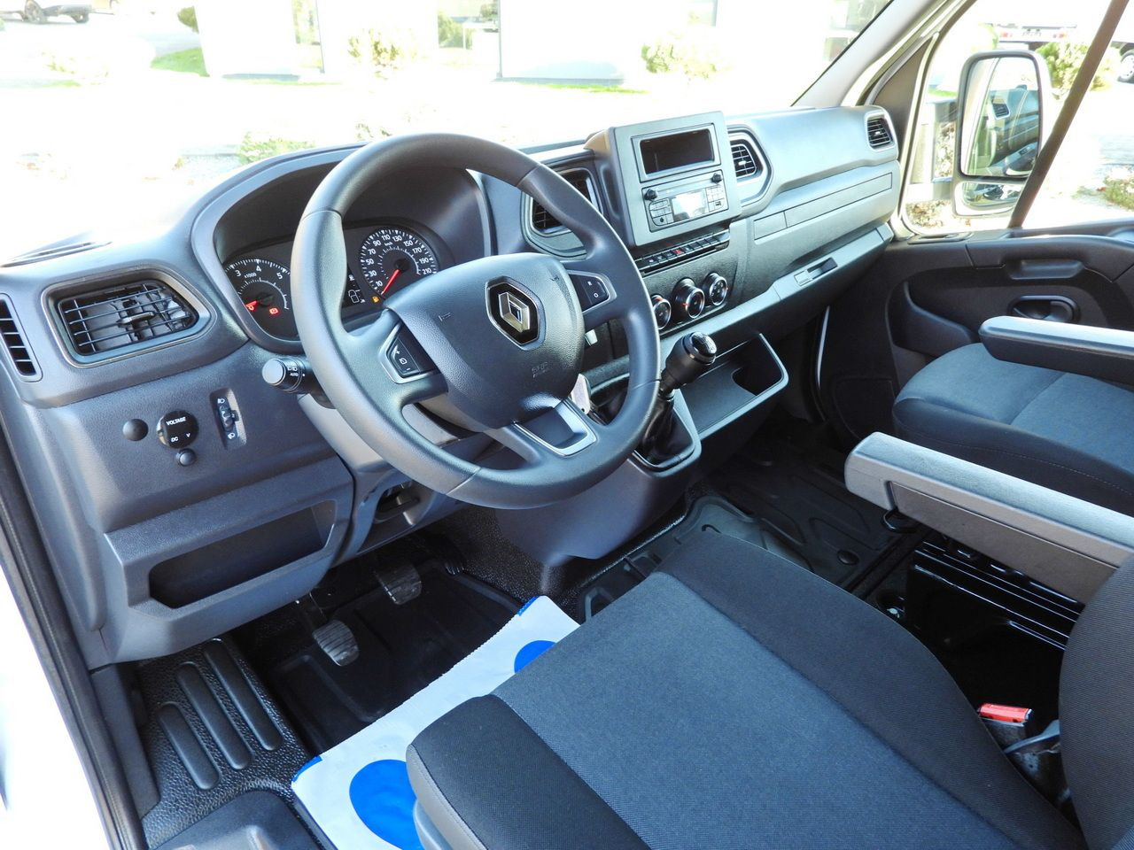 RENAULT MASTER TARPAULIN 8 PALLETS WEBASTO CRUISE CONTROL LED LIGHTS AIR CONDITIONING 165HP - Autoutilitară cu prelată: Foto 2 RENAULT MASTER TARPAULIN 8 PALLETS WEBASTO CRUISE CONTROL LED LIGHTS AIR CONDITIONING 165HP - Autoutilitară cu prelată: Foto 2