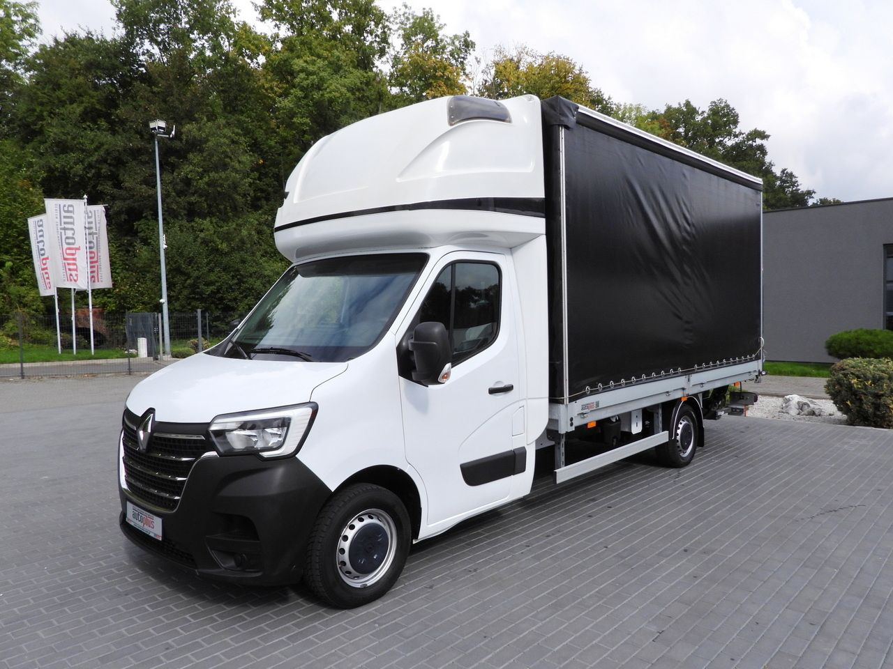 Autoutilitară cu prelată RENAULT MASTER TARPAULIN LIFT 9 PALLETS WEBASTO CRUISE CONTROL LED LIGHTS PNEUMATICS AIR CONDITIONING 165HP: Foto 6 Autoutilitară cu prelată RENAULT MASTER TARPAULIN LIFT 9 PALLETS WEBASTO CRUISE CONTROL LED LIGHTS PNEUMATICS AIR CONDITIONING 165HP: Foto 6