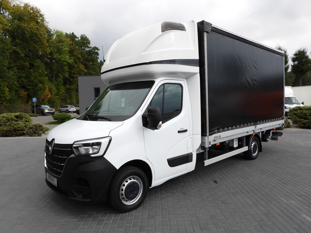 Autoutilitară cu prelată RENAULT MASTER TARPAULIN LIFT 9 PALLETS WEBASTO CRUISE CONTROL LED LIGHTS PNEUMATICS AIR CONDITIONING 165HP: Foto 19 Autoutilitară cu prelată RENAULT MASTER TARPAULIN LIFT 9 PALLETS WEBASTO CRUISE CONTROL LED LIGHTS PNEUMATICS AIR CONDITIONING 165HP: Foto 19