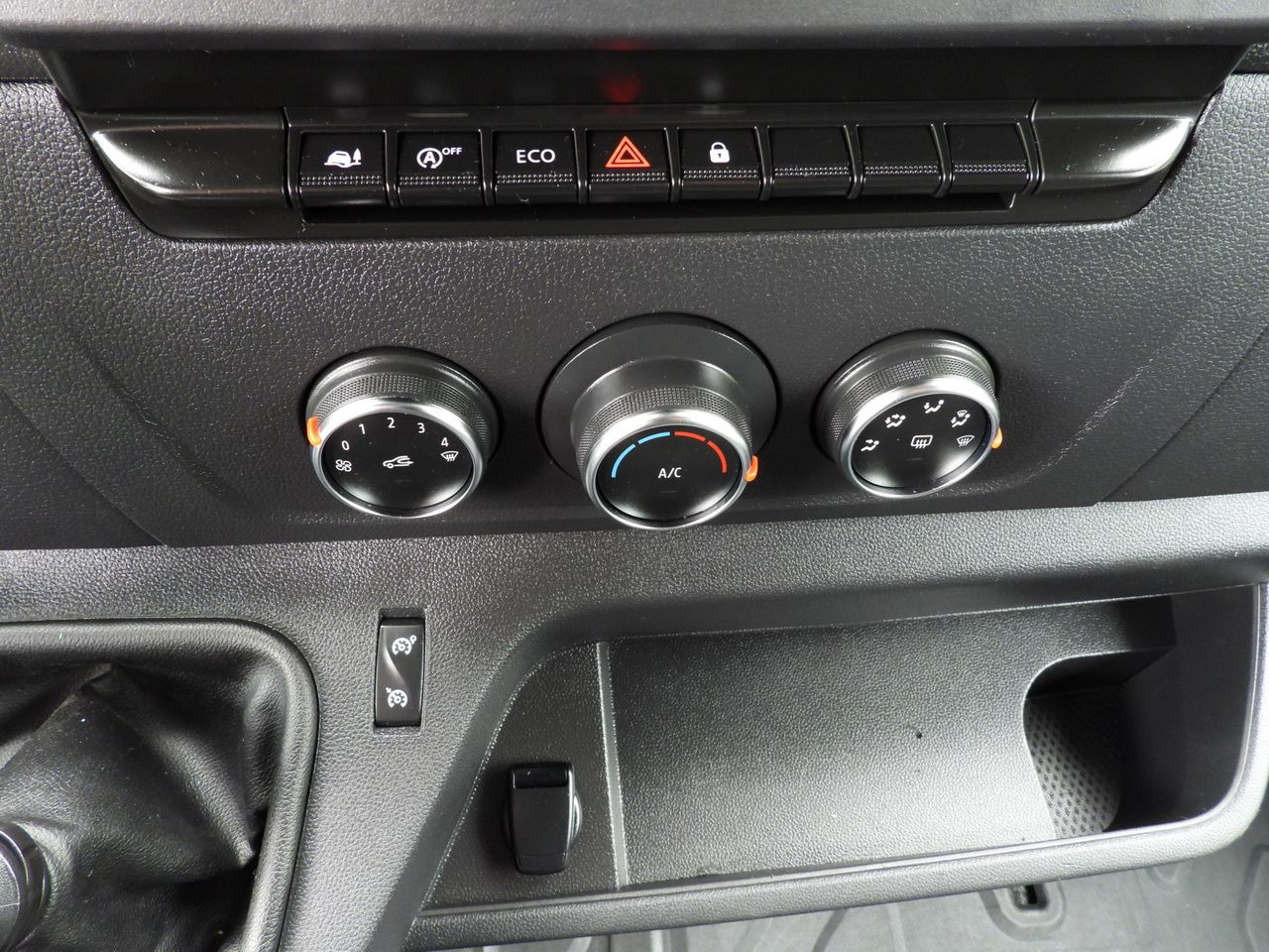 Autoutilitară cu prelată RENAULT MASTER TARPAULIN LIFT 9 PALLETS WEBASTO CRUISE CONTROL LED LIGHTS PNEUMATICS AIR CONDITIONING 165HP: Foto 40 Autoutilitară cu prelată RENAULT MASTER TARPAULIN LIFT 9 PALLETS WEBASTO CRUISE CONTROL LED LIGHTS PNEUMATICS AIR CONDITIONING 165HP: Foto 40