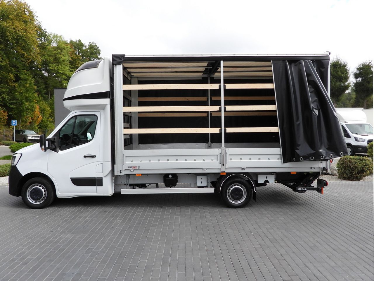 Autoutilitară cu prelată RENAULT MASTER TARPAULIN LIFT 9 PALLETS WEBASTO CRUISE CONTROL LED LIGHTS PNEUMATICS AIR CONDITIONING 165HP: Foto 8 Autoutilitară cu prelată RENAULT MASTER TARPAULIN LIFT 9 PALLETS WEBASTO CRUISE CONTROL LED LIGHTS PNEUMATICS AIR CONDITIONING 165HP: Foto 8