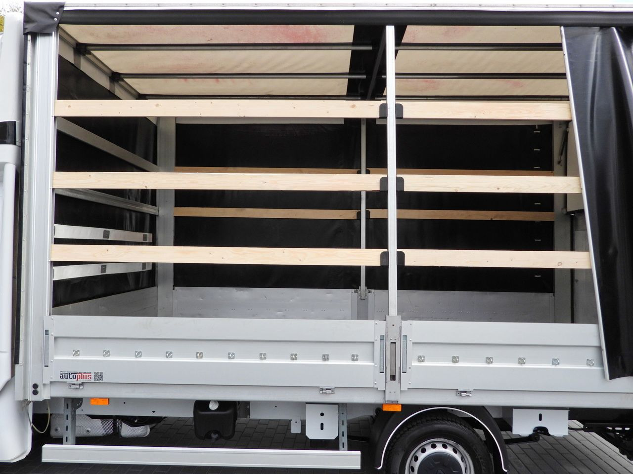 Autoutilitară cu prelată RENAULT MASTER TARPAULIN LIFT 9 PALLETS WEBASTO CRUISE CONTROL LED LIGHTS PNEUMATICS AIR CONDITIONING 165HP: Foto 28 Autoutilitară cu prelată RENAULT MASTER TARPAULIN LIFT 9 PALLETS WEBASTO CRUISE CONTROL LED LIGHTS PNEUMATICS AIR CONDITIONING 165HP: Foto 28