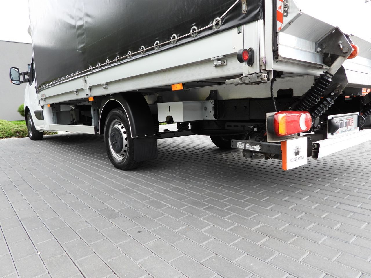 Autoutilitară cu prelată RENAULT MASTER TARPAULIN LIFT 9 PALLETS WEBASTO CRUISE CONTROL LED LIGHTS PNEUMATICS AIR CONDITIONING 165HP: Foto 17 Autoutilitară cu prelată RENAULT MASTER TARPAULIN LIFT 9 PALLETS WEBASTO CRUISE CONTROL LED LIGHTS PNEUMATICS AIR CONDITIONING 165HP: Foto 17