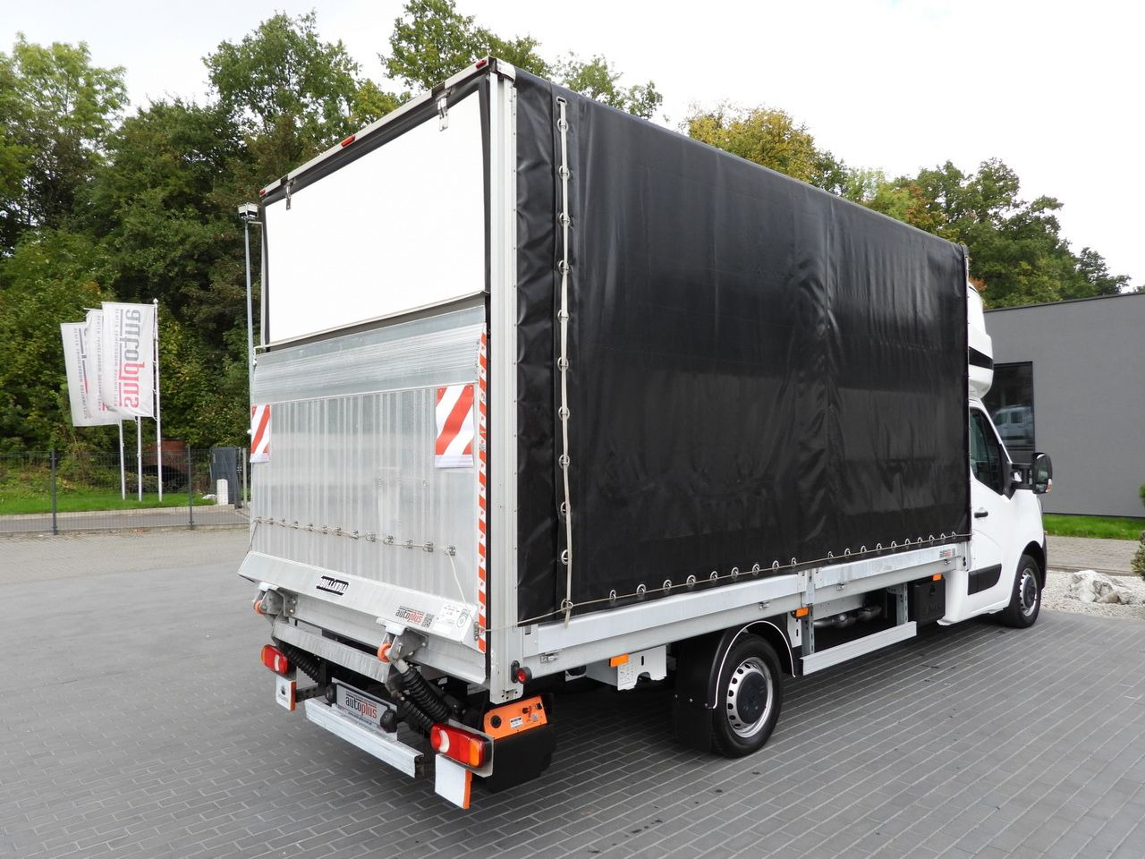 Autoutilitară cu prelată RENAULT MASTER TARPAULIN LIFT 9 PALLETS WEBASTO CRUISE CONTROL LED LIGHTS PNEUMATICS AIR CONDITIONING 165HP: Foto 14 Autoutilitară cu prelată RENAULT MASTER TARPAULIN LIFT 9 PALLETS WEBASTO CRUISE CONTROL LED LIGHTS PNEUMATICS AIR CONDITIONING 165HP: Foto 14