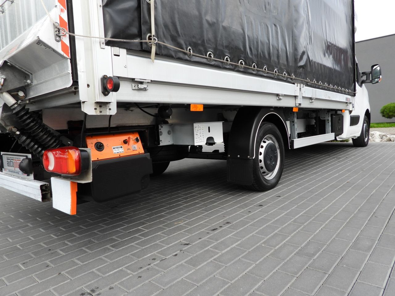 Autoutilitară cu prelată RENAULT MASTER TARPAULIN LIFT 9 PALLETS WEBASTO CRUISE CONTROL LED LIGHTS PNEUMATICS AIR CONDITIONING 165HP: Foto 18 Autoutilitară cu prelată RENAULT MASTER TARPAULIN LIFT 9 PALLETS WEBASTO CRUISE CONTROL LED LIGHTS PNEUMATICS AIR CONDITIONING 165HP: Foto 18