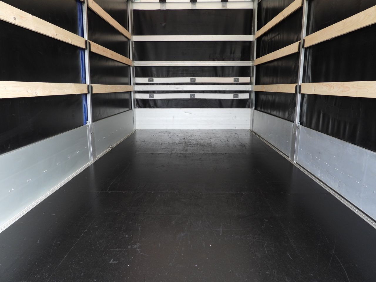 Autoutilitară cu prelată RENAULT MASTER TARPAULIN LIFT 9 PALLETS WEBASTO CRUISE CONTROL LED LIGHTS PNEUMATICS AIR CONDITIONING 165HP: Foto 13 Autoutilitară cu prelată RENAULT MASTER TARPAULIN LIFT 9 PALLETS WEBASTO CRUISE CONTROL LED LIGHTS PNEUMATICS AIR CONDITIONING 165HP: Foto 13