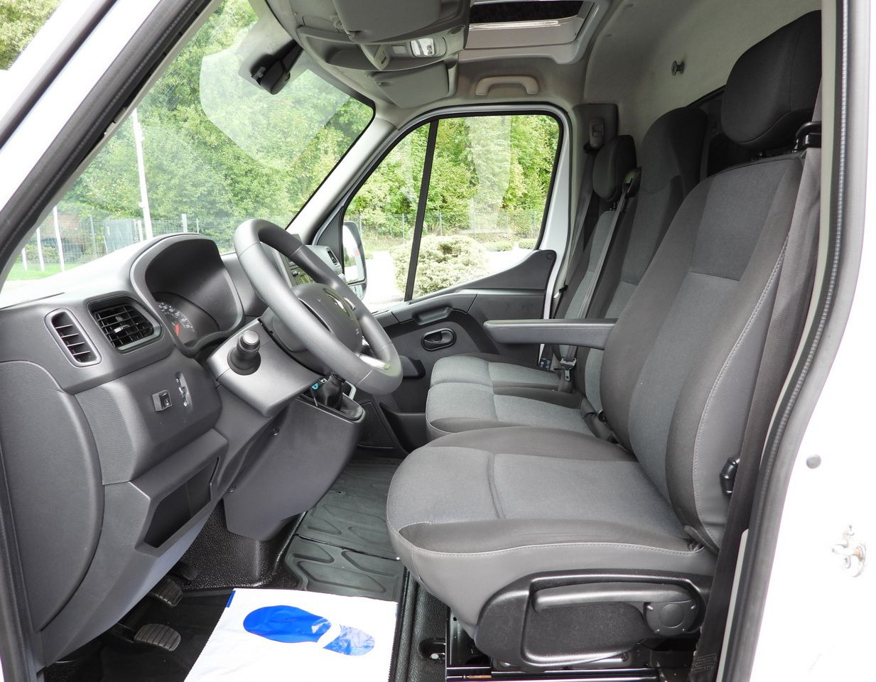 Autoutilitară cu prelată RENAULT MASTER TARPAULIN LIFT 9 PALLETS WEBASTO CRUISE CONTROL LED LIGHTS PNEUMATICS AIR CONDITIONING 165HP: Foto 31 Autoutilitară cu prelată RENAULT MASTER TARPAULIN LIFT 9 PALLETS WEBASTO CRUISE CONTROL LED LIGHTS PNEUMATICS AIR CONDITIONING 165HP: Foto 31