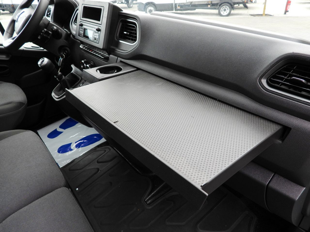 Autoutilitară cu prelată RENAULT MASTER TARPAULIN LIFT 9 PALLETS WEBASTO CRUISE CONTROL LED LIGHTS PNEUMATICS AIR CONDITIONING 165HP: Foto 45 Autoutilitară cu prelată RENAULT MASTER TARPAULIN LIFT 9 PALLETS WEBASTO CRUISE CONTROL LED LIGHTS PNEUMATICS AIR CONDITIONING 165HP: Foto 45