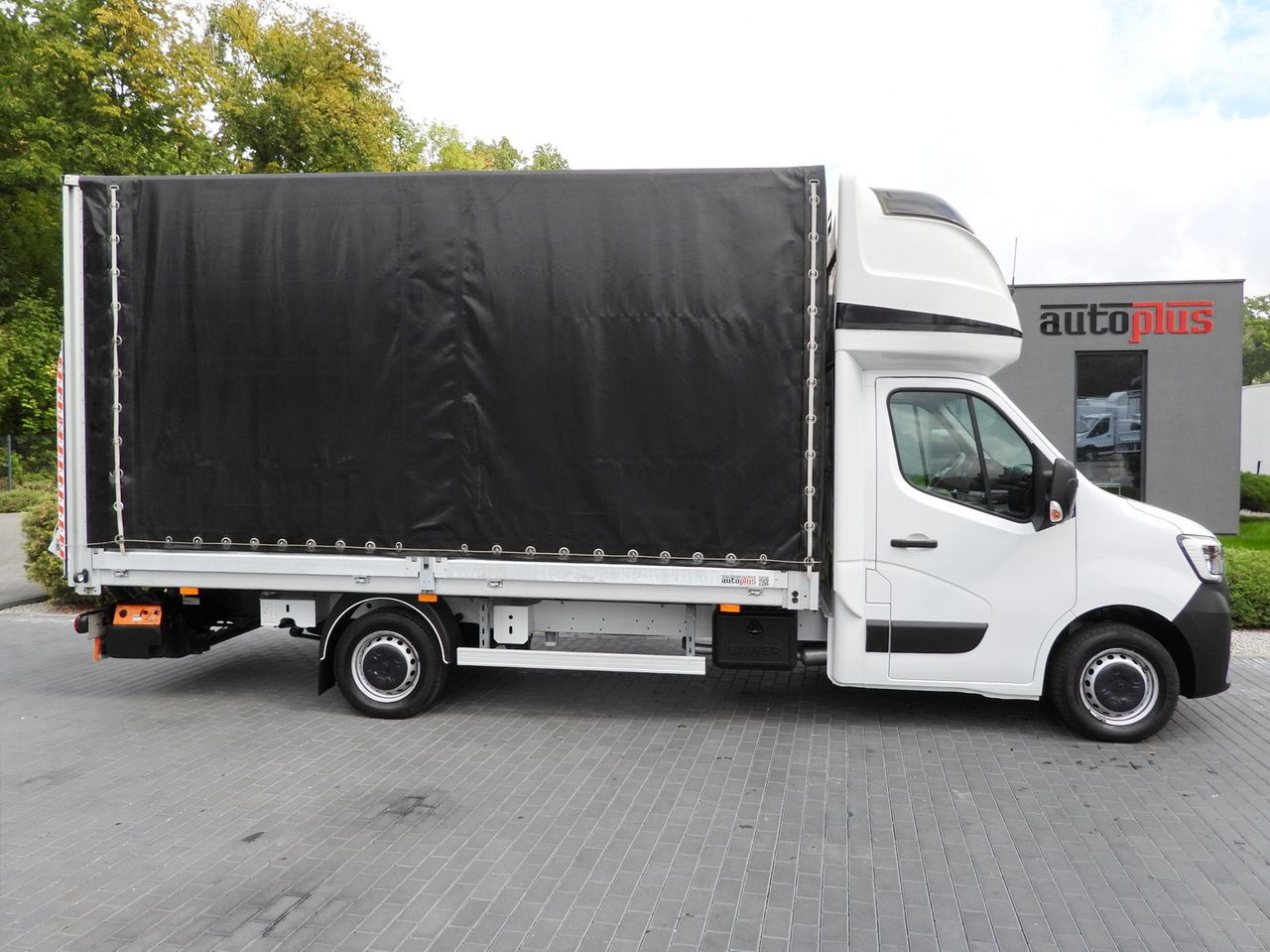Autoutilitară cu prelată RENAULT MASTER TARPAULIN LIFT 9 PALLETS WEBASTO CRUISE CONTROL LED LIGHTS PNEUMATICS AIR CONDITIONING 165HP: Foto 7 Autoutilitară cu prelată RENAULT MASTER TARPAULIN LIFT 9 PALLETS WEBASTO CRUISE CONTROL LED LIGHTS PNEUMATICS AIR CONDITIONING 165HP: Foto 7