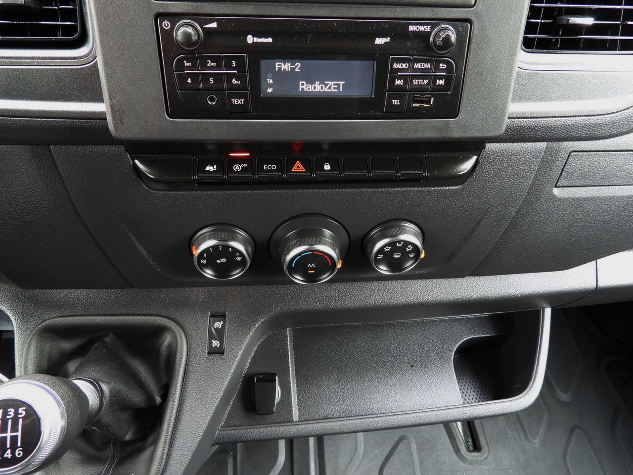 Autoutilitară cu prelată RENAULT MASTER TARPAULIN LIFT 9 PALLETS WEBASTO CRUISE CONTROL LED LIGHTS PNEUMATICS AIR CONDITIONING 165HP: Foto 39 Autoutilitară cu prelată RENAULT MASTER TARPAULIN LIFT 9 PALLETS WEBASTO CRUISE CONTROL LED LIGHTS PNEUMATICS AIR CONDITIONING 165HP: Foto 39