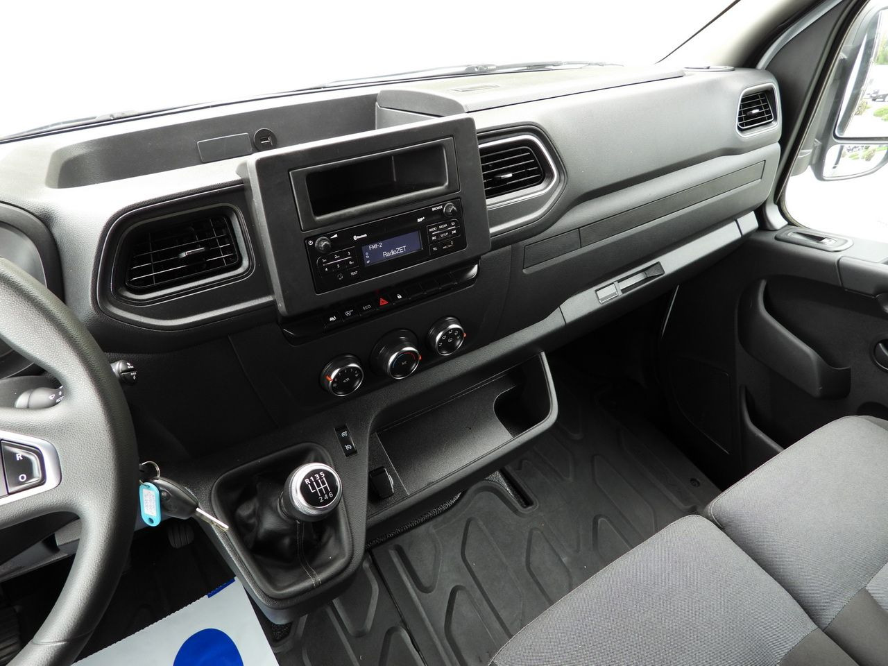 Autoutilitară cu prelată RENAULT MASTER TARPAULIN LIFT 9 PALLETS WEBASTO CRUISE CONTROL LED LIGHTS PNEUMATICS AIR CONDITIONING 165HP: Foto 36 Autoutilitară cu prelată RENAULT MASTER TARPAULIN LIFT 9 PALLETS WEBASTO CRUISE CONTROL LED LIGHTS PNEUMATICS AIR CONDITIONING 165HP: Foto 36