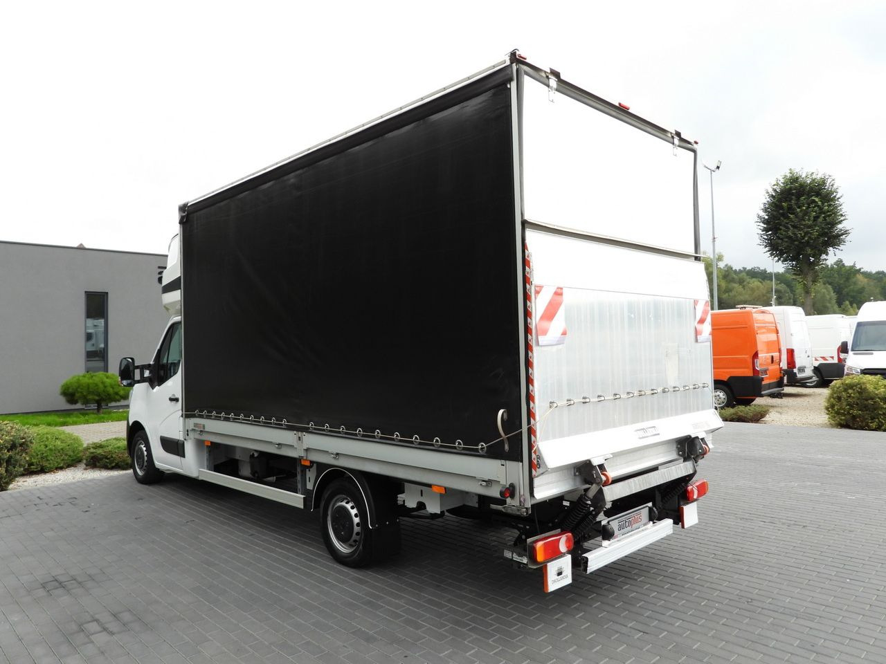 Autoutilitară cu prelată RENAULT MASTER TARPAULIN LIFT 9 PALLETS WEBASTO CRUISE CONTROL LED LIGHTS PNEUMATICS AIR CONDITIONING 165HP: Foto 10 Autoutilitară cu prelată RENAULT MASTER TARPAULIN LIFT 9 PALLETS WEBASTO CRUISE CONTROL LED LIGHTS PNEUMATICS AIR CONDITIONING 165HP: Foto 10