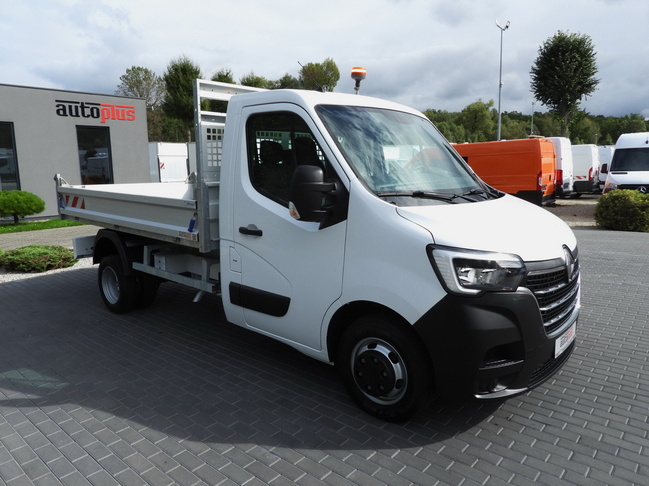 RENAULT MASTER TIPPER CRUISE CONTROL LED LIGHTS TWIN WHEELS AIR CONDITIONING 130HP - Autoutilitară basculantă: Foto 5 RENAULT MASTER TIPPER CRUISE CONTROL LED LIGHTS TWIN WHEELS AIR CONDITIONING 130HP - Autoutilitară basculantă: Foto 5