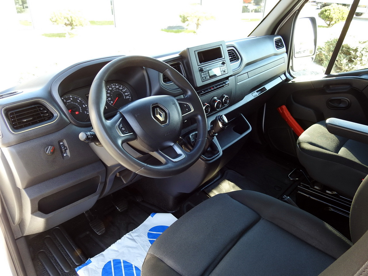 RENAULT MASTER TIPPER DOUBLE CABIN DOKA 6 SEATS CRUISE CONTROL AIR CONDITIONING LED LIGHTS TWIN WHEELS 130HP - Autoutilitară basculantă: Foto 2 RENAULT MASTER TIPPER DOUBLE CABIN DOKA 6 SEATS CRUISE CONTROL AIR CONDITIONING LED LIGHTS TWIN WHEELS 130HP - Autoutilitară basculantă: Foto 2