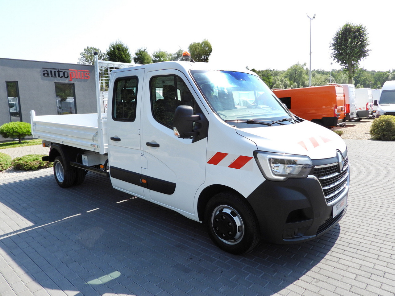 RENAULT MASTER TIPPER DOUBLE CABIN DOKA 6 SEATS CRUISE CONTROL LED LIGHTS TWIN WHEELS AIR CONDITIONING 130HP - Autoutilitară basculantă: Foto 4 RENAULT MASTER TIPPER DOUBLE CABIN DOKA 6 SEATS CRUISE CONTROL LED LIGHTS TWIN WHEELS AIR CONDITIONING 130HP - Autoutilitară basculantă: Foto 4