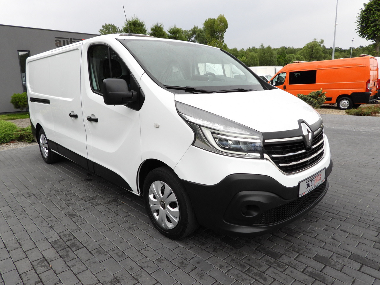 RENAULT TRAFIC REFRIGERATOR VAN -5*C POWER SUPPLY 230V CRUISE CONTROL LED LIGHTS AIR CONDITIONING 120HP - Autoutilitară frigorifica: Foto 4 RENAULT TRAFIC REFRIGERATOR VAN -5*C POWER SUPPLY 230V CRUISE CONTROL LED LIGHTS AIR CONDITIONING 120HP - Autoutilitară frigorifica: Foto 4