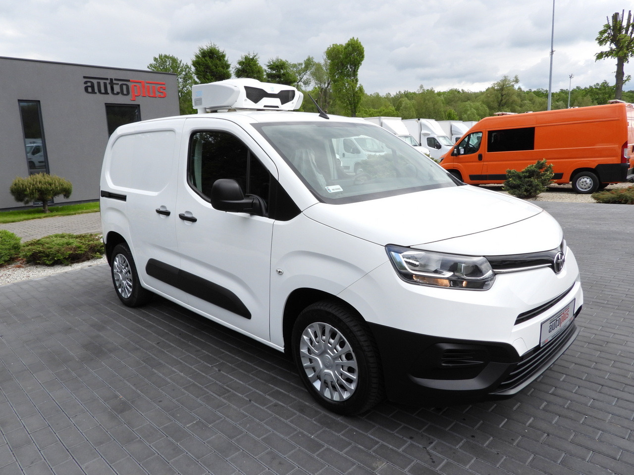 TOYOTA PROACE CITY REFRIGERATOR VAN -15*C POWER SUPPLY 230V CRUISE CONTROL AIR CONDITIONING 100HP - Autoutilitară frigorifica: Foto 4 TOYOTA PROACE CITY REFRIGERATOR VAN -15*C POWER SUPPLY 230V CRUISE CONTROL AIR CONDITIONING 100HP - Autoutilitară frigorifica: Foto 4