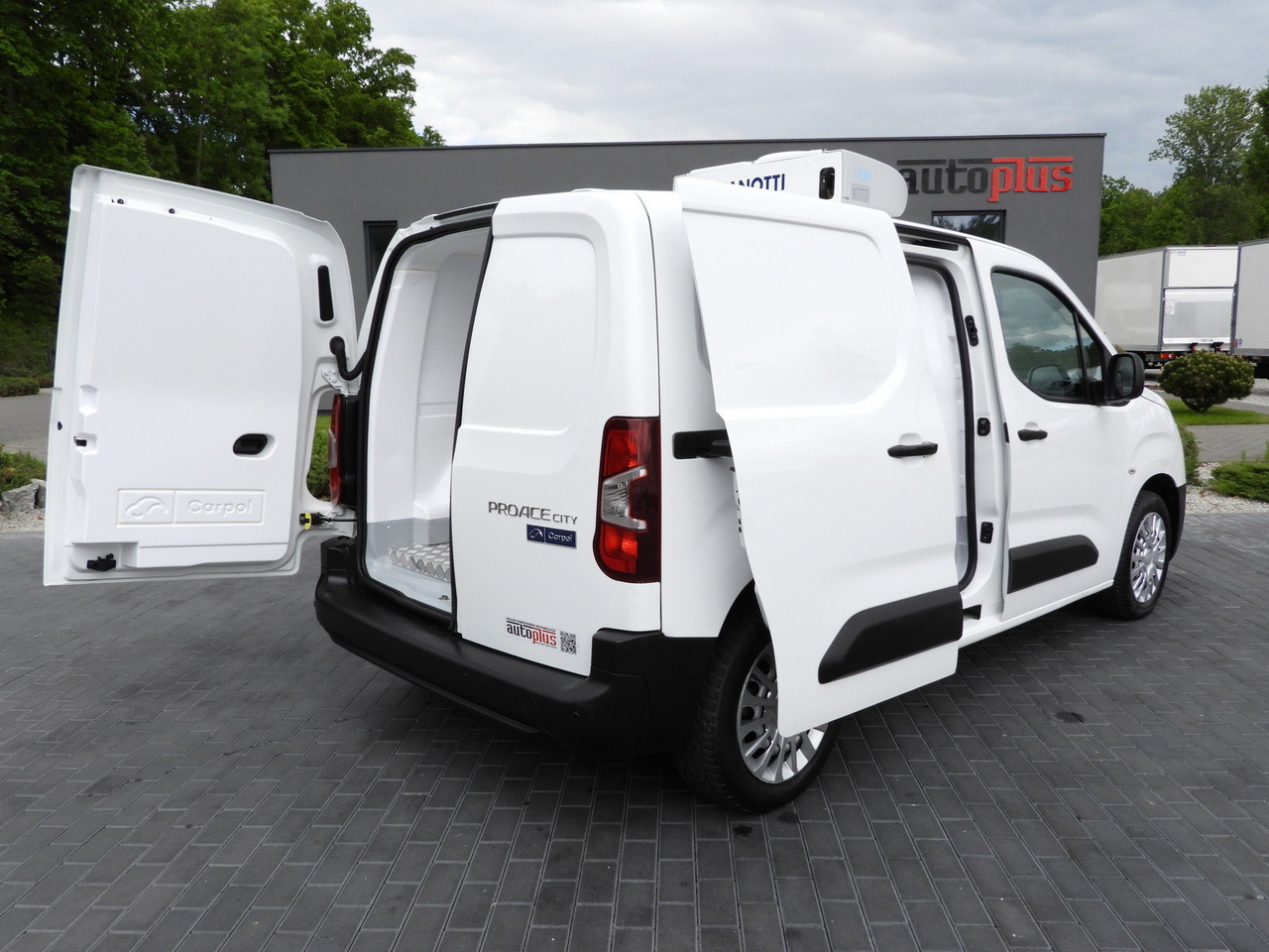 TOYOTA PROACE CITY REFRIGERATOR VAN -15*C POWER SUPPLY 230V CRUISE CONTROL AIR CONDITIONING 100HP - Autoutilitară frigorifica: Foto 3 TOYOTA PROACE CITY REFRIGERATOR VAN -15*C POWER SUPPLY 230V CRUISE CONTROL AIR CONDITIONING 100HP - Autoutilitară frigorifica: Foto 3