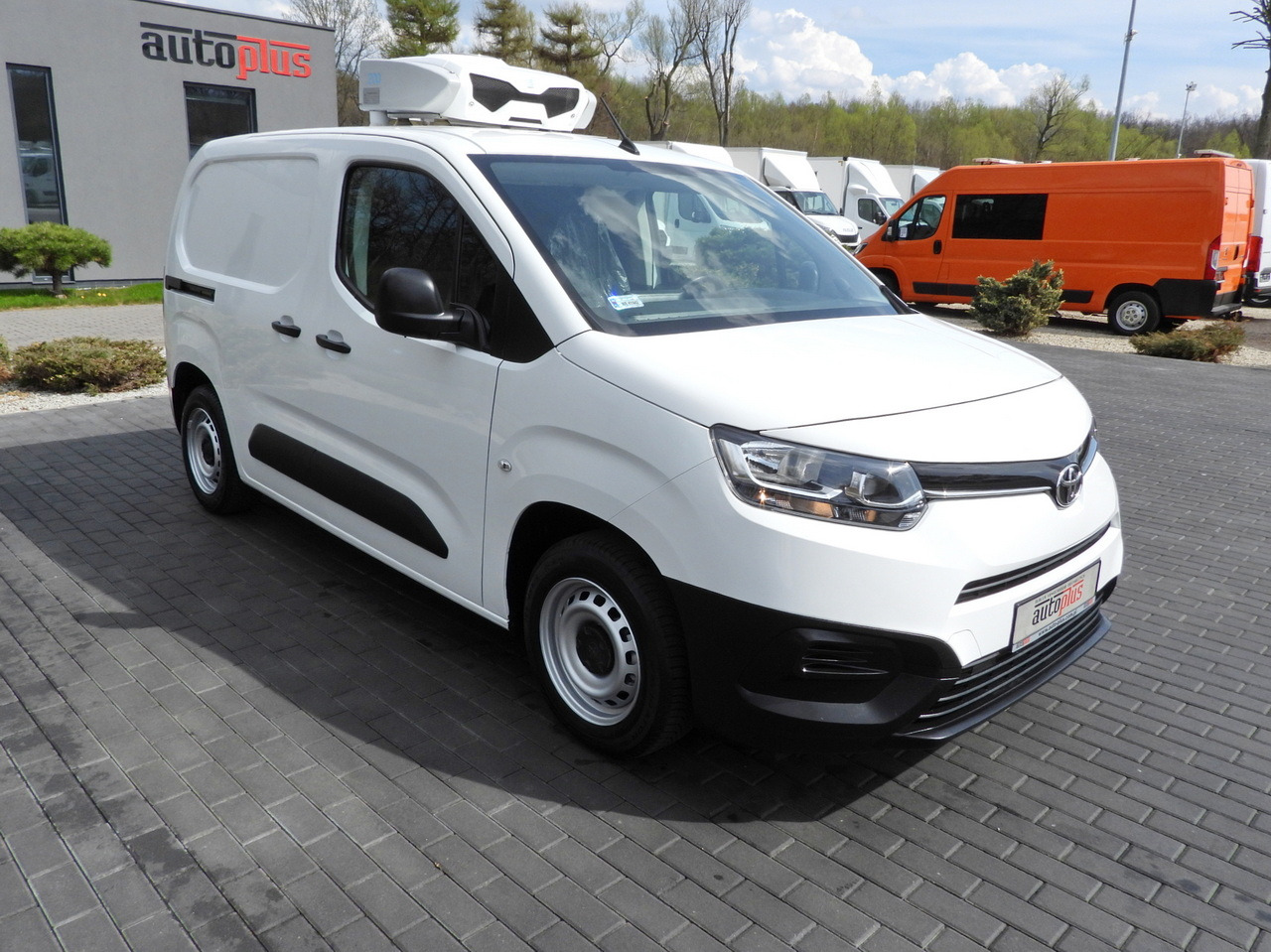 TOYOTA PROACE CITY REFRIGERATOR VAN -15*C POWER SUPPLY 230V CRUISE CONTROL AIR CONDITIONING 100HP - Autoutilitară frigorifica: Foto 4 TOYOTA PROACE CITY REFRIGERATOR VAN -15*C POWER SUPPLY 230V CRUISE CONTROL AIR CONDITIONING 100HP - Autoutilitară frigorifica: Foto 4