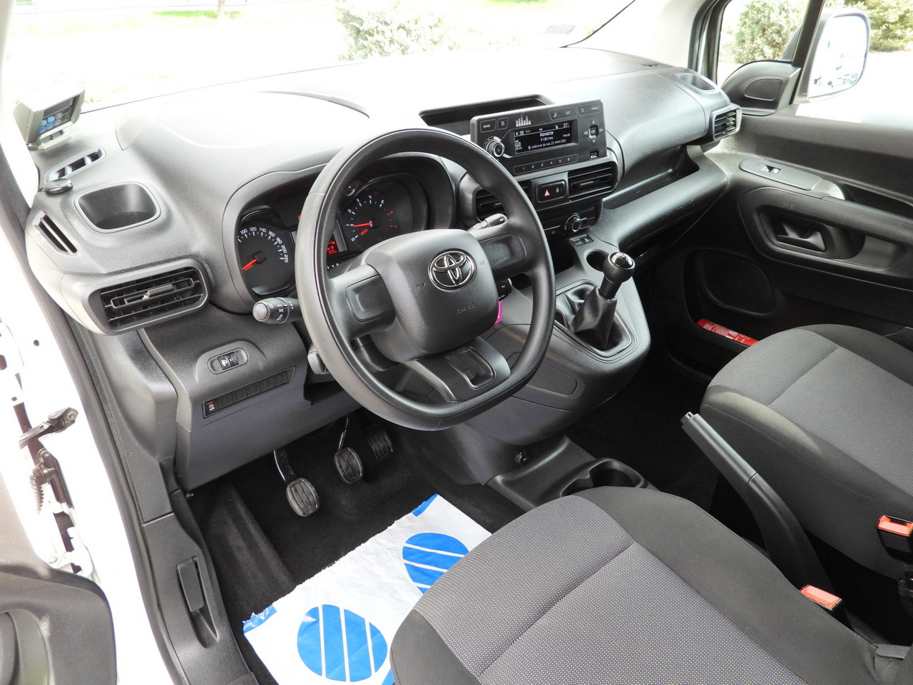 TOYOTA PROACE CITY REFRIGERATOR VAN -15*C POWER SUPPLY 230V CRUISE CONTROL AIR CONDITIONING 100HP - Autoutilitară frigorifica: Foto 2 TOYOTA PROACE CITY REFRIGERATOR VAN -15*C POWER SUPPLY 230V CRUISE CONTROL AIR CONDITIONING 100HP - Autoutilitară frigorifica: Foto 2