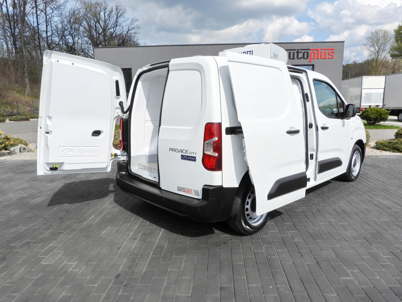 TOYOTA PROACE CITY REFRIGERATOR VAN -15*C POWER SUPPLY 230V CRUISE CONTROL AIR CONDITIONING 100HP - Autoutilitară frigorifica: Foto 3 TOYOTA PROACE CITY REFRIGERATOR VAN -15*C POWER SUPPLY 230V CRUISE CONTROL AIR CONDITIONING 100HP - Autoutilitară frigorifica: Foto 3