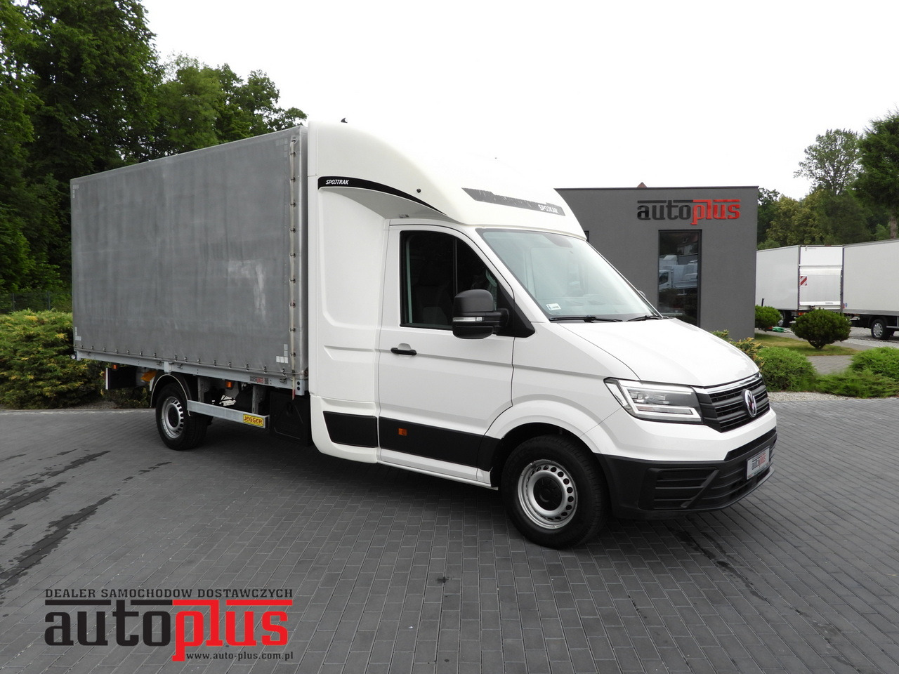 VOLKSWAGEN CRAFTER TARPAULIN 8 PALLETS WEBASTO CRUISE CONTROL LED LIGHTS AIR CONDITIONING 180HP - Autoutilitară cu prelată: Foto 1 VOLKSWAGEN CRAFTER TARPAULIN 8 PALLETS WEBASTO CRUISE CONTROL LED LIGHTS AIR CONDITIONING 180HP - Autoutilitară cu prelată: Foto 1