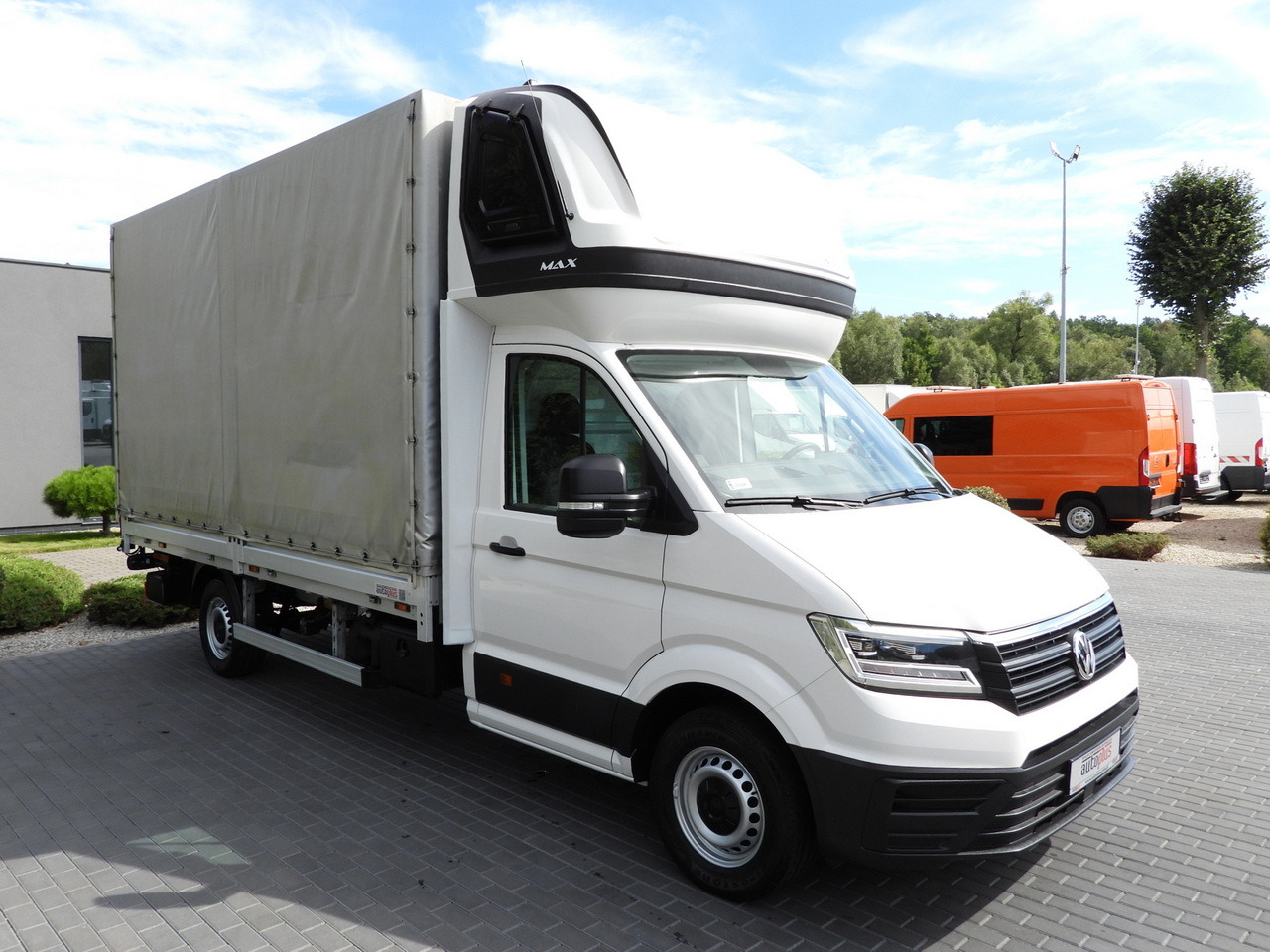 VOLKSWAGEN CRAFTER TARPAULIN LIFT 8 PALLETS WEBASTO CRUISE CONTROL LED LIGHTS AIR CONDITIONING 180HP - Autoutilitară cu prelată: Foto 4 VOLKSWAGEN CRAFTER TARPAULIN LIFT 8 PALLETS WEBASTO CRUISE CONTROL LED LIGHTS AIR CONDITIONING 180HP - Autoutilitară cu prelată: Foto 4