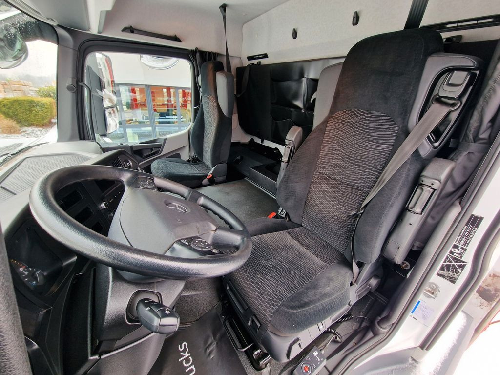 Interior photo 1: Camion cu prelată Mercedes-Benz Antos 1840 Mercedes-Benz Antos 1840 Interior photo 1: Camion cu prelată Mercedes-Benz Antos 1840 Mercedes-Benz Antos 1840