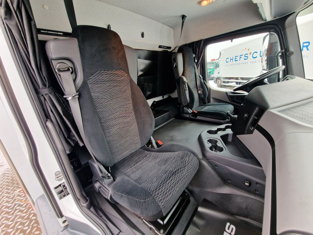 Interior photo 2: Camion cu prelată Mercedes-Benz Antos 1840 Mercedes-Benz Antos 1840 Interior photo 2: Camion cu prelată Mercedes-Benz Antos 1840 Mercedes-Benz Antos 1840