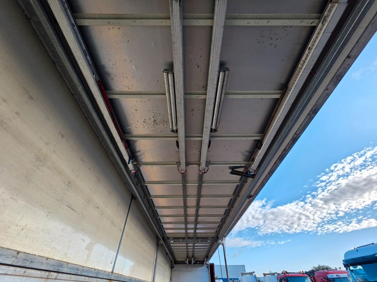 Semiremorcă pentru transportul băuturilor System Trailer PRSSL-24-1-TRI / Ldbw / Lenkachse: Foto 16 Semiremorcă pentru transportul băuturilor System Trailer PRSSL-24-1-TRI / Ldbw / Lenkachse: Foto 16