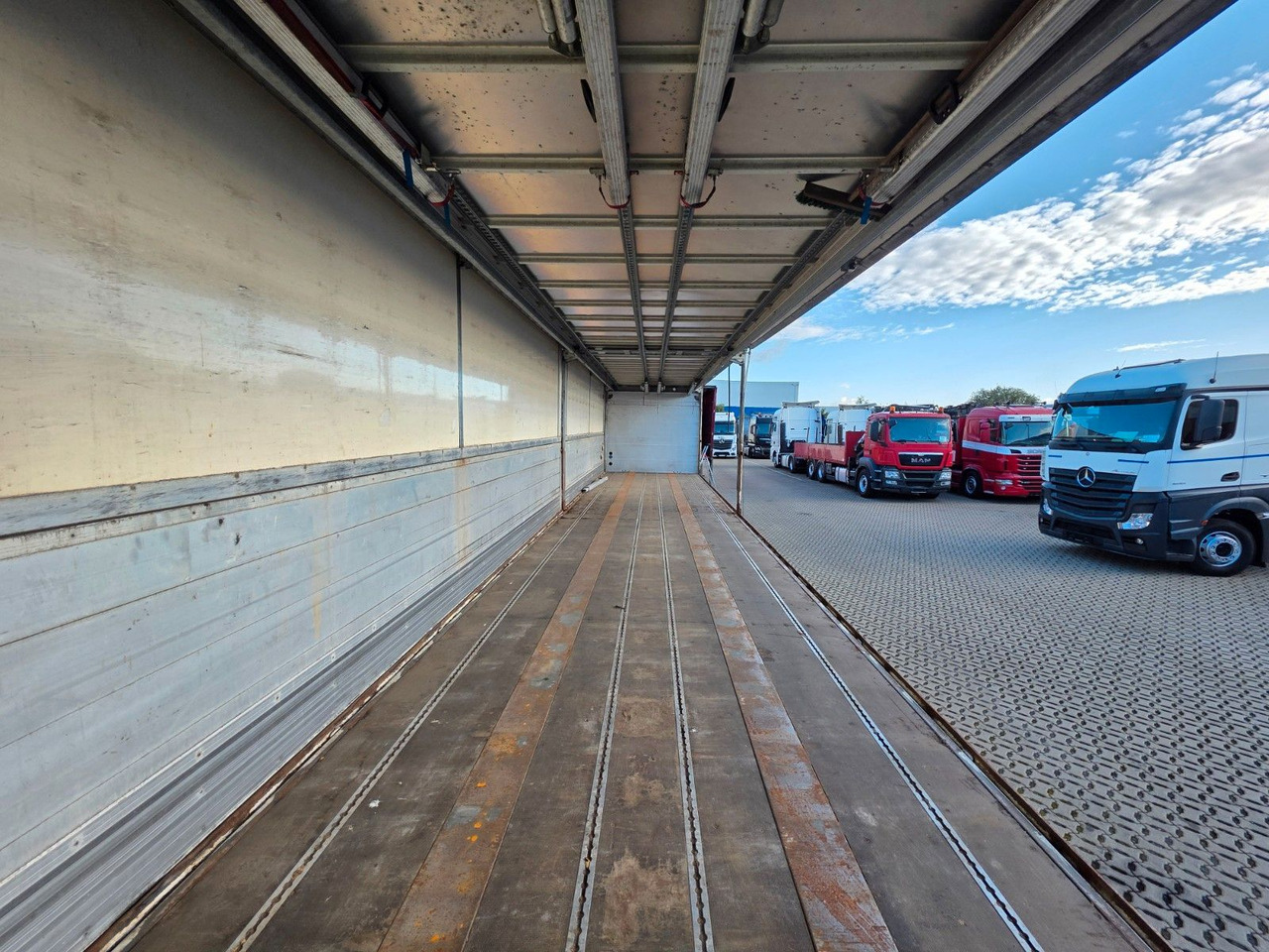 Semiremorcă pentru transportul băuturilor System Trailer PRSSL-24-1-TRI / Ldbw / Lenkachse: Foto 14 Semiremorcă pentru transportul băuturilor System Trailer PRSSL-24-1-TRI / Ldbw / Lenkachse: Foto 14