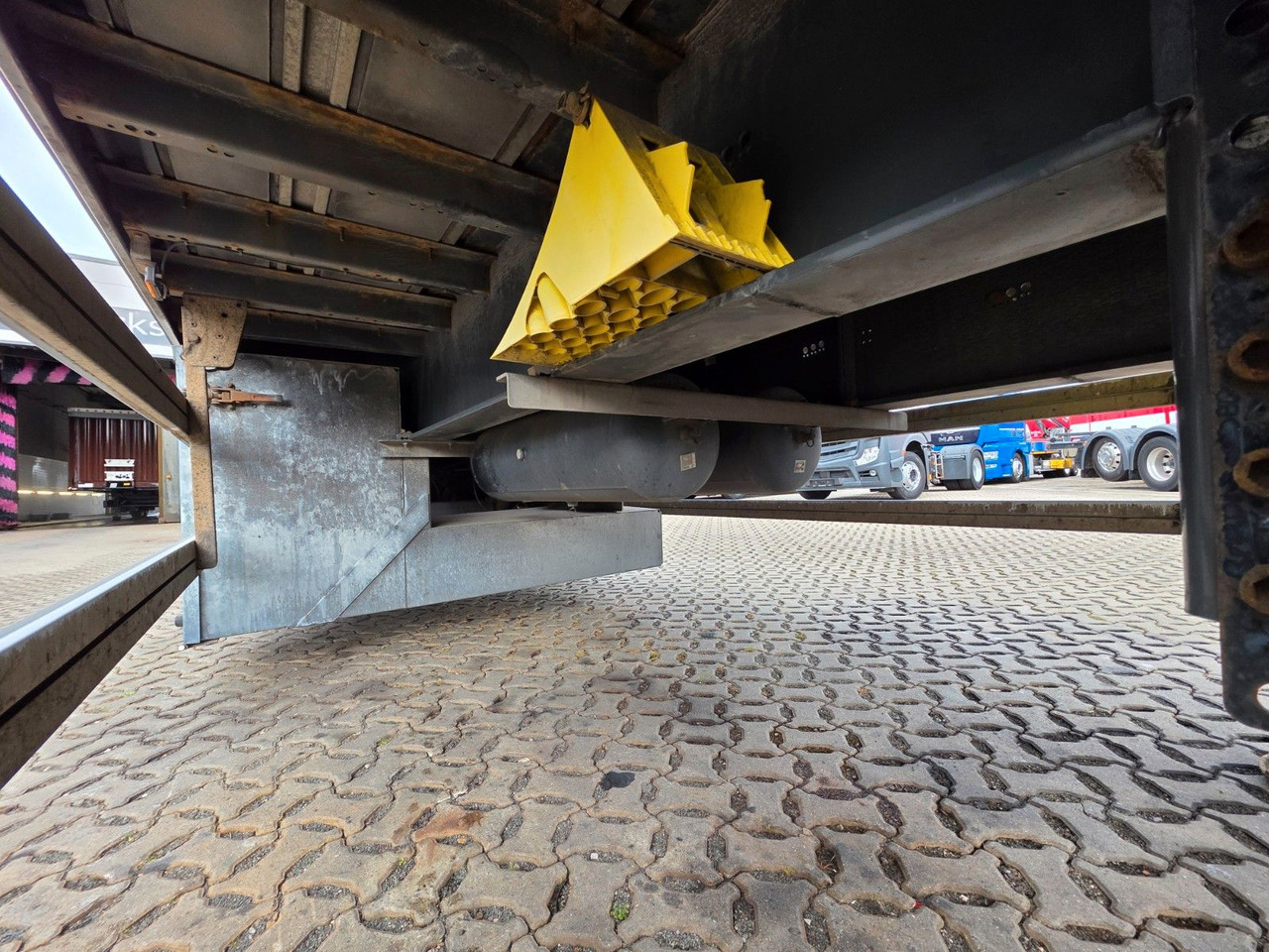 Semiremorcă pentru transportul băuturilor System Trailer PRSSL-24-1-TRI / Ldbw / Lenkachse: Foto 23 Semiremorcă pentru transportul băuturilor System Trailer PRSSL-24-1-TRI / Ldbw / Lenkachse: Foto 23