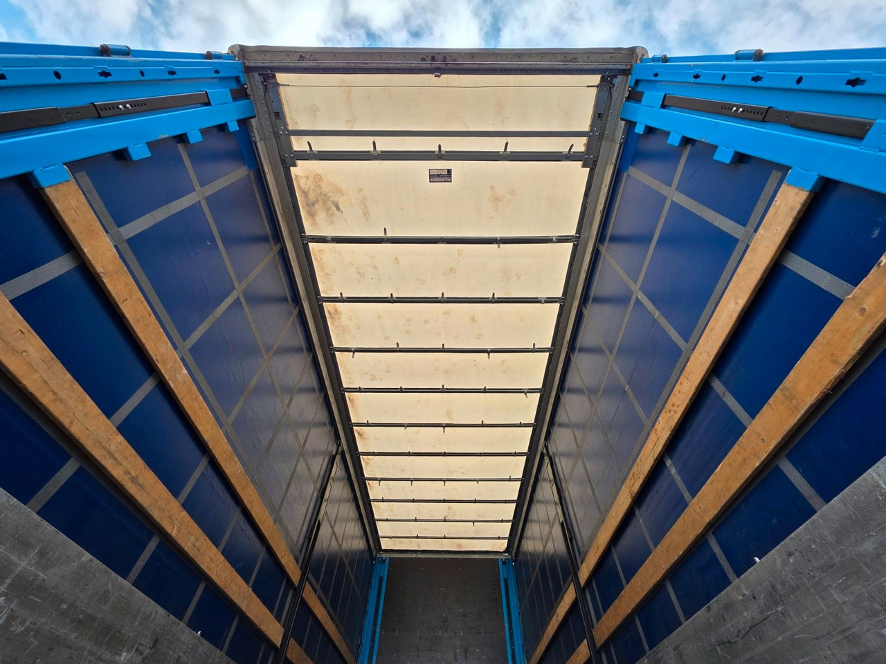 Remorcă cu prelată Wecon APD218 / Aluklappen: Foto 11 Remorcă cu prelată Wecon APD218 / Aluklappen: Foto 11