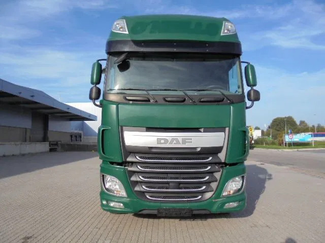 DAF XF 106.460 SUPER SPACE CAB - Cap tractor: Foto 4 DAF XF 106.460 SUPER SPACE CAB - Cap tractor: Foto 4