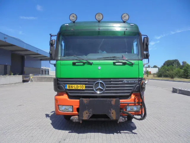 Mercedes-Benz Actros 1831 1831 Bitumensprayer - Camion cisternă: Foto 2 Mercedes-Benz Actros 1831 1831 Bitumensprayer - Camion cisternă: Foto 2