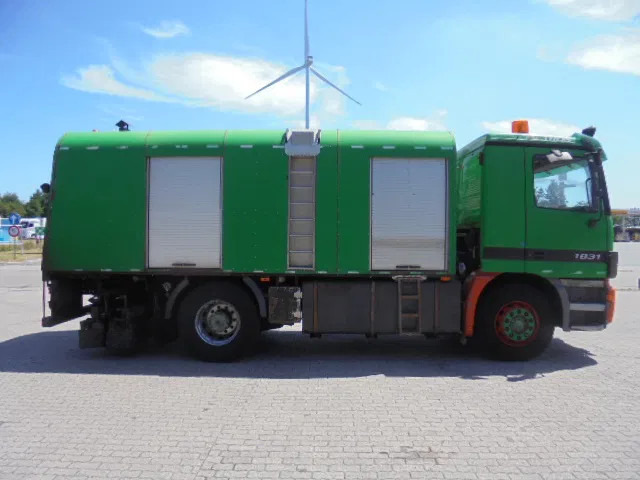 Mercedes-Benz Actros 1831 1831 Bitumensprayer - Camion cisternă: Foto 4 Mercedes-Benz Actros 1831 1831 Bitumensprayer - Camion cisternă: Foto 4