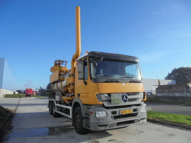 Mercedes-Benz Actros 2532 LENA ADR - Maşină pentru vidanjări: Foto 3 Mercedes-Benz Actros 2532 LENA ADR - Maşină pentru vidanjări: Foto 3