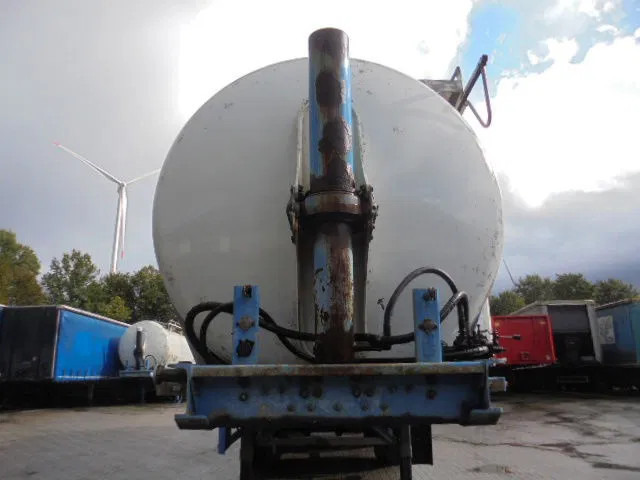 SPITZER BP SK 50 - Semiremorcă cisternă: Foto 4 SPITZER BP SK 50 - Semiremorcă cisternă: Foto 4