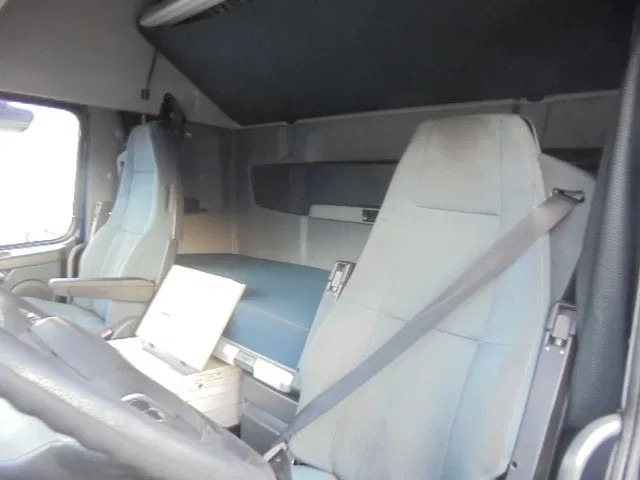 Camion cu prelată Volvo FH 420 6X2 NL TRUCK: Foto 10 Camion cu prelată Volvo FH 420 6X2 NL TRUCK: Foto 10