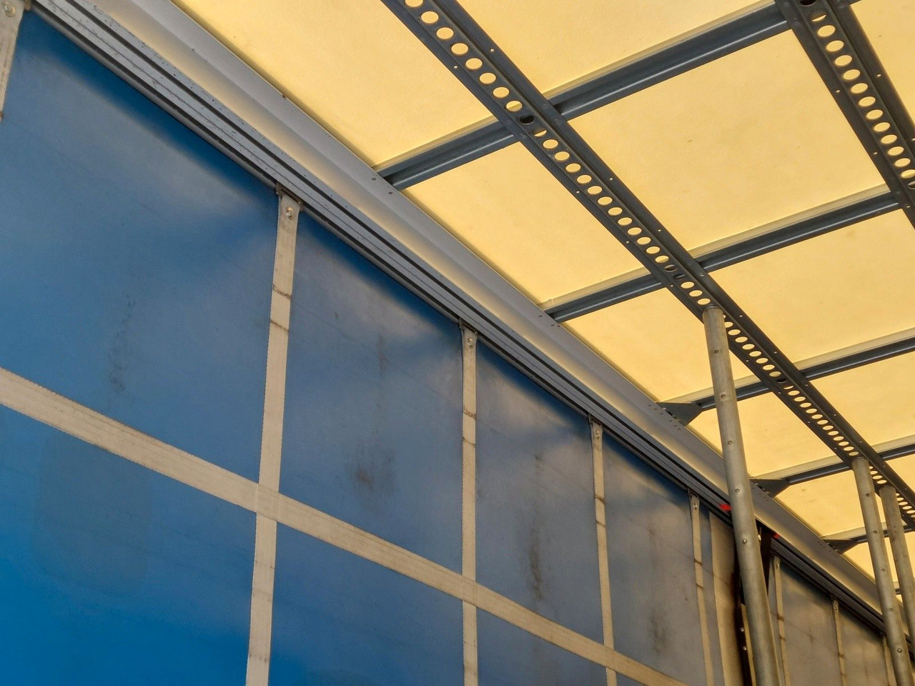 Camion cu prelată MAN TGL 12.250 BL 4x2: Foto 10 Camion cu prelată MAN TGL 12.250 BL 4x2: Foto 10